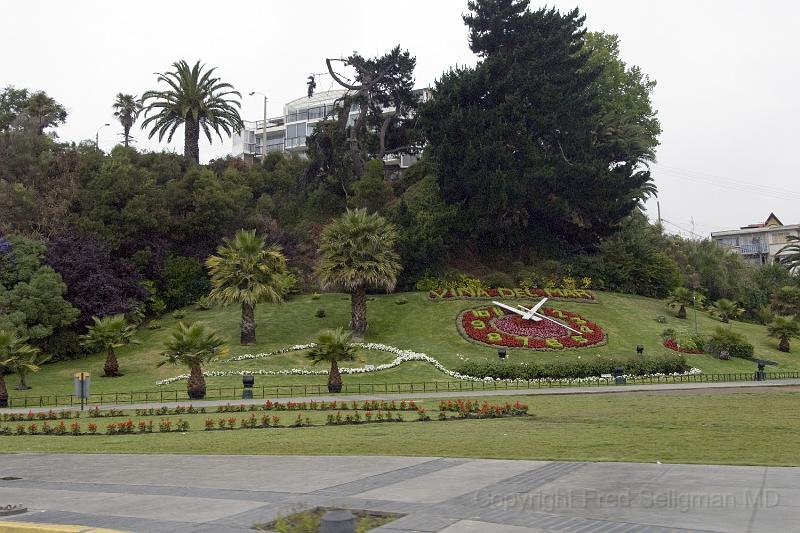 20071221 110652 D200 3900x2600.jpg - Timeclock, Vina del Mar, Chile.  (I recall this view in my 'View Master' when I was perhaps 9 years old